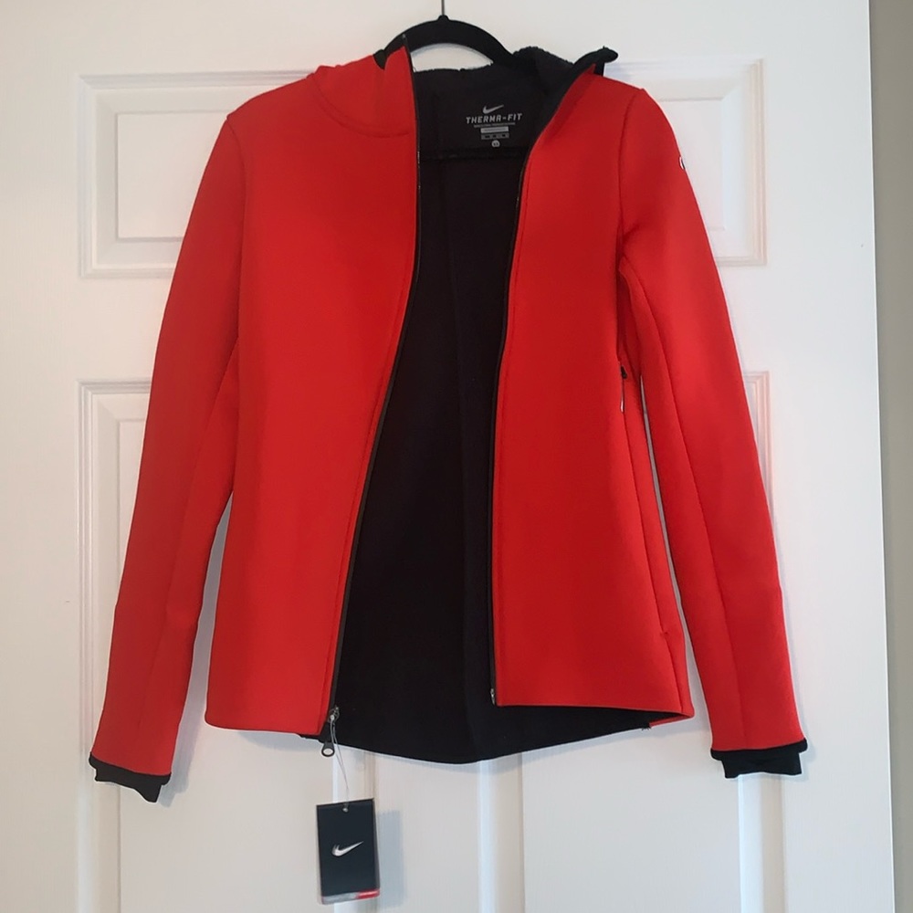 Nike therma-fit hooded jacket women’s xs red